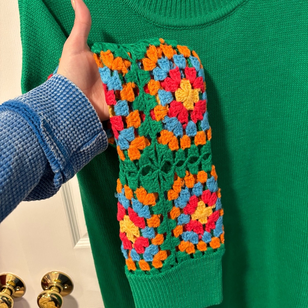 Chic Soul Green Sweater with Colorful Sleeves - Picture 4 of 6